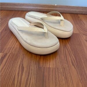 OSOI Off-White Boat Platform Flip Flop Slides – IT 40 USA 9– Cream – New w/ Tags